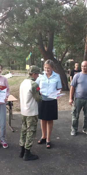 Калачеевские полицейские и общественники провели в детском лагере соревнования по стрельбе