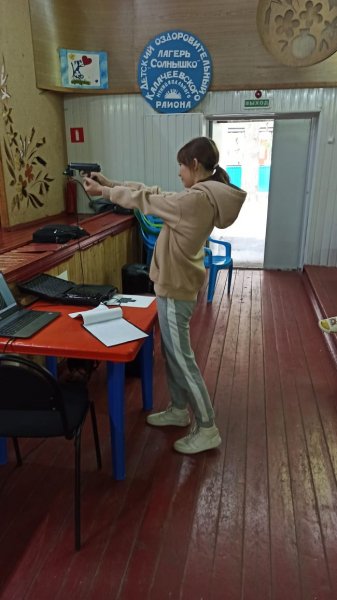 Калачеевские полицейские и общественники провели в детском лагере соревнования по стрельбе